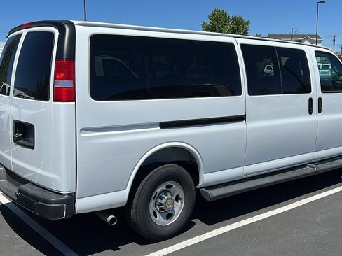Used 2025 Chevrolet Express 3500 LT w/ LT Preferred Equipment Group RWD image 3
