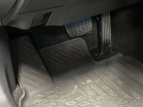 Used 2021 Toyota Camry XLE w/ Navigation Upgrade Package image 17