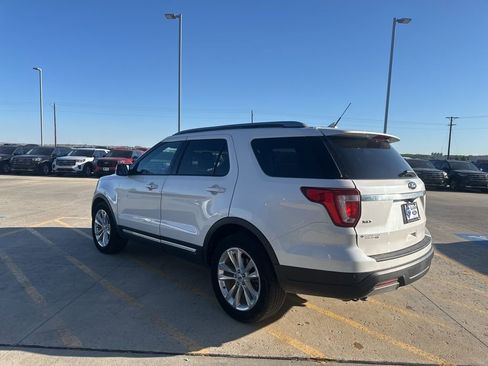 Used 2019 Ford Explorer XLT w/ Equipment Group 202A AWD/4WD image 5