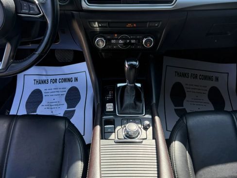Used 2018 MAZDA MAZDA3 Touring FWD image 17