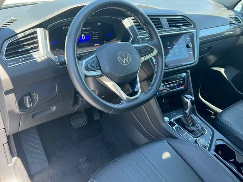 Used 2023 Volkswagen Tiguan SE AWD/4WD image 19
