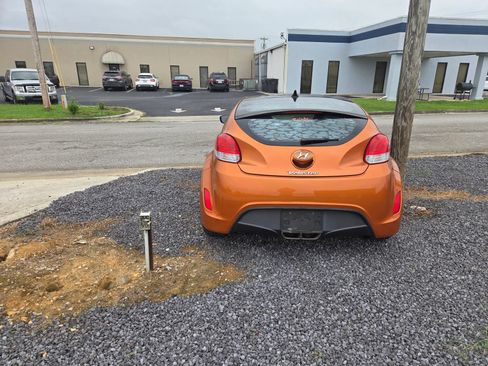 Used 2012 Hyundai Veloster w/ Style Pkg FWD image 4
