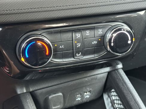 Used 2025 Chevrolet TrailBlazer LT AWD/4WD image 22