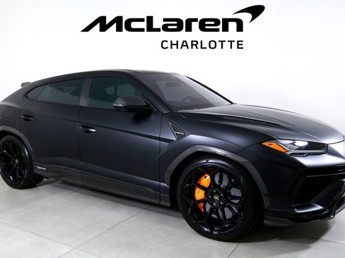 Used 2023 Lamborghini Urus Performante AWD/4WD image 2