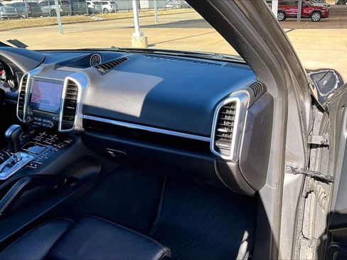 Used 2017 Porsche Cayenne image 16