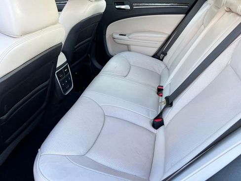 Used 2022 Chrysler 300 Touring L w/ Comfort Group image 11