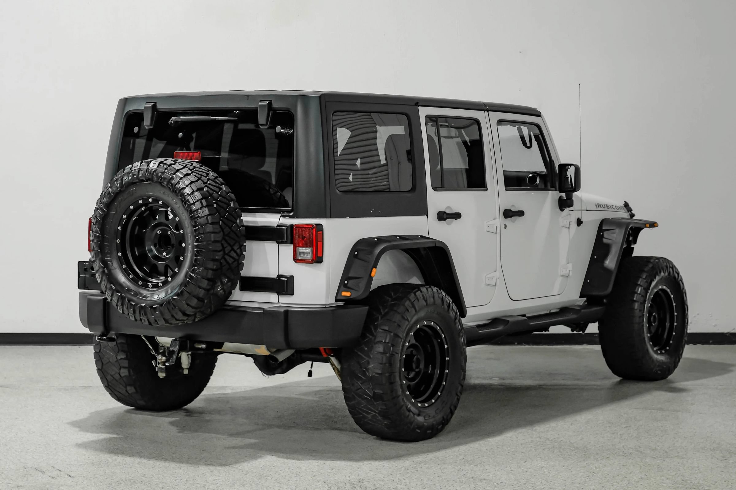 Used 2015 Jeep Wrangler Unlimited Rubicon w/ Connectivity Group AWD/4WD image 6