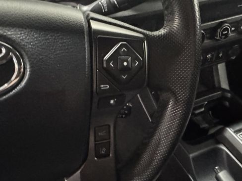 Used 2018 Toyota Tacoma TRD Sport RWD image 5