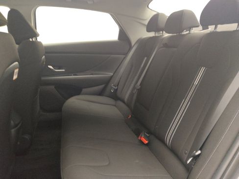 Used 2025 Hyundai Elantra SEL image 18