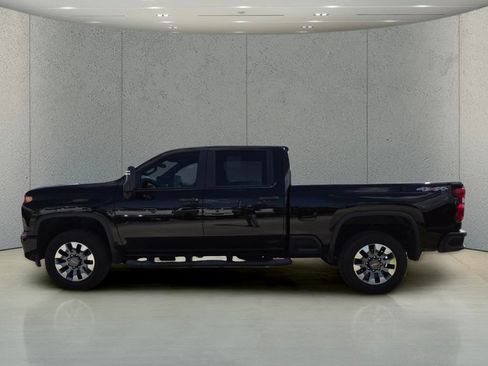 Used 2023 Chevrolet Silverado 2500 Custom w/ Custom Convenience Package AWD/4WD image 8
