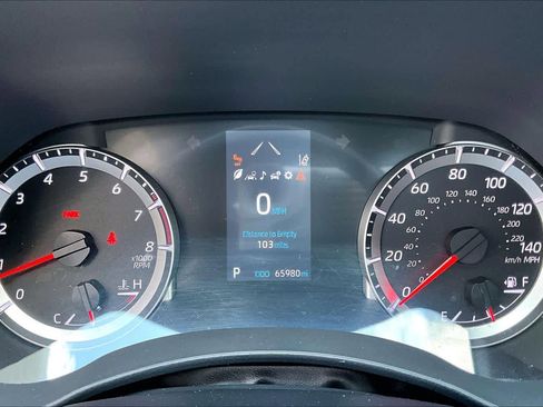 Used 2021 Toyota Highlander LE image 26