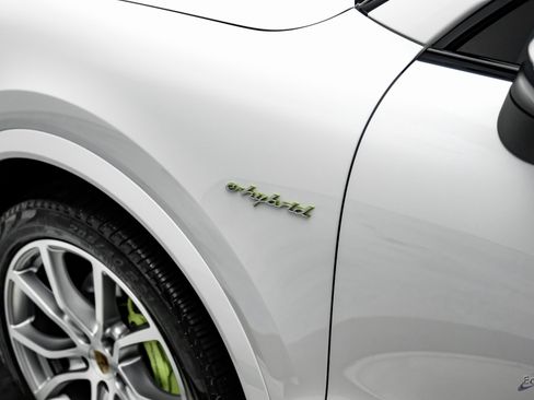 Used 2023 Porsche Cayenne image 28