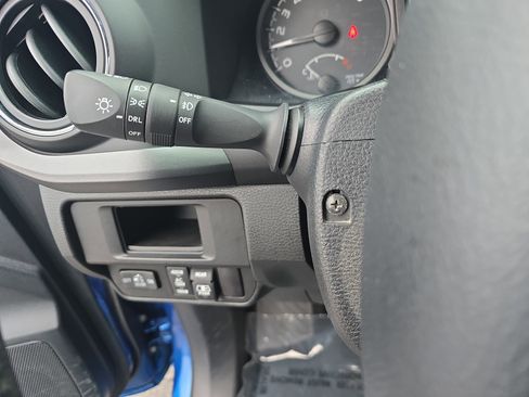 Used 2017 Toyota Tacoma TRD Off-Road w/ Tow Package image 27