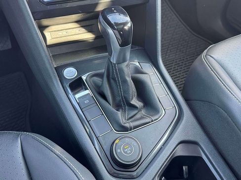 Used 2023 Volkswagen Tiguan SE image 31