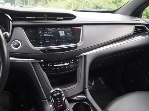 Used 2022 Cadillac XT5 Premium Luxury image 17