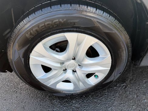 Used 2013 Toyota RAV4 LE AWD/4WD image 14