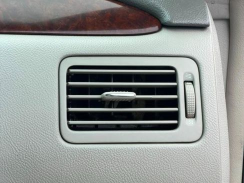 Used 2011 Buick Lucerne CX FWD image 29
