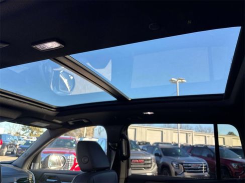 New 2026 GMC Acadia Denali w/ Super Cruise Package image 8