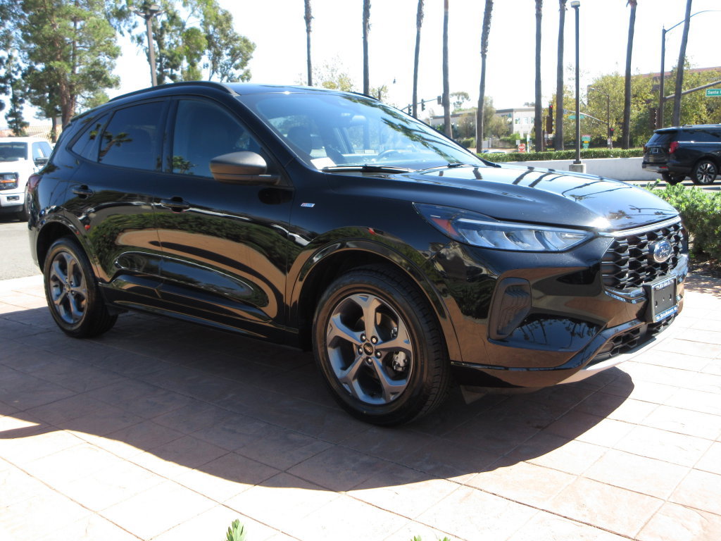 Certified 2023 Ford Escape ST-Line w/ Tech Pack #1 AWD/4WD image 7