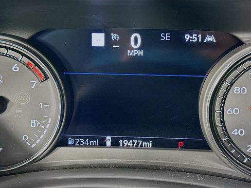 Used 2021 Cadillac XT4 Premium Luxury FWD image 12