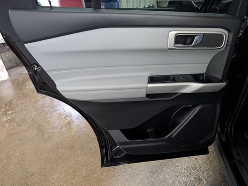 Used 2022 Ford Explorer XLT w/ Equipment Group 202A AWD/4WD image 10