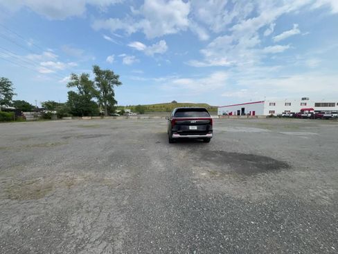 Used 2026 Kia Carnival FWD image 16