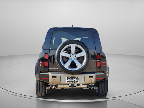 New 2025 Land Rover Defender 110 X-Dynamic SE AWD/4WD image 4