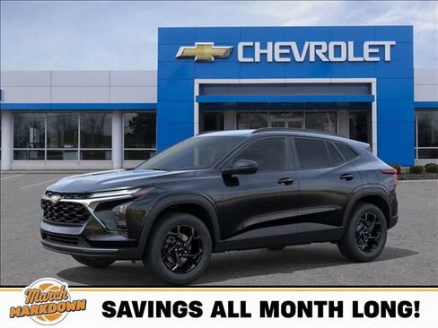 New 2026 Chevrolet Trax LT w/ Driver Confidence Package image 2