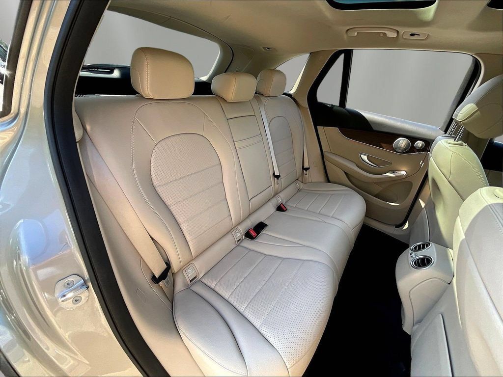 Used 2020 Mercedes-Benz GLC 300 image 25