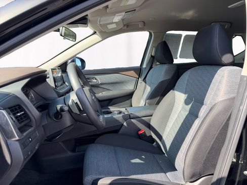 Used 2023 Nissan Rogue SV AWD/4WD image 9