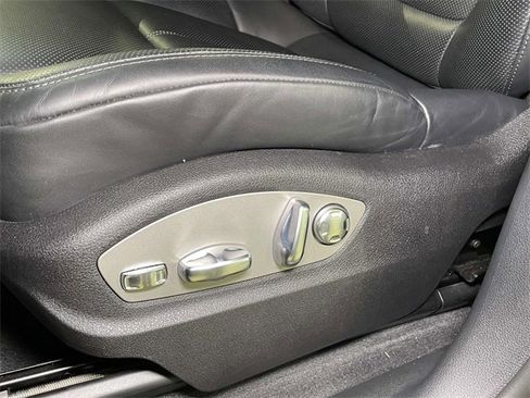 Used 2025 Porsche Macan image 15