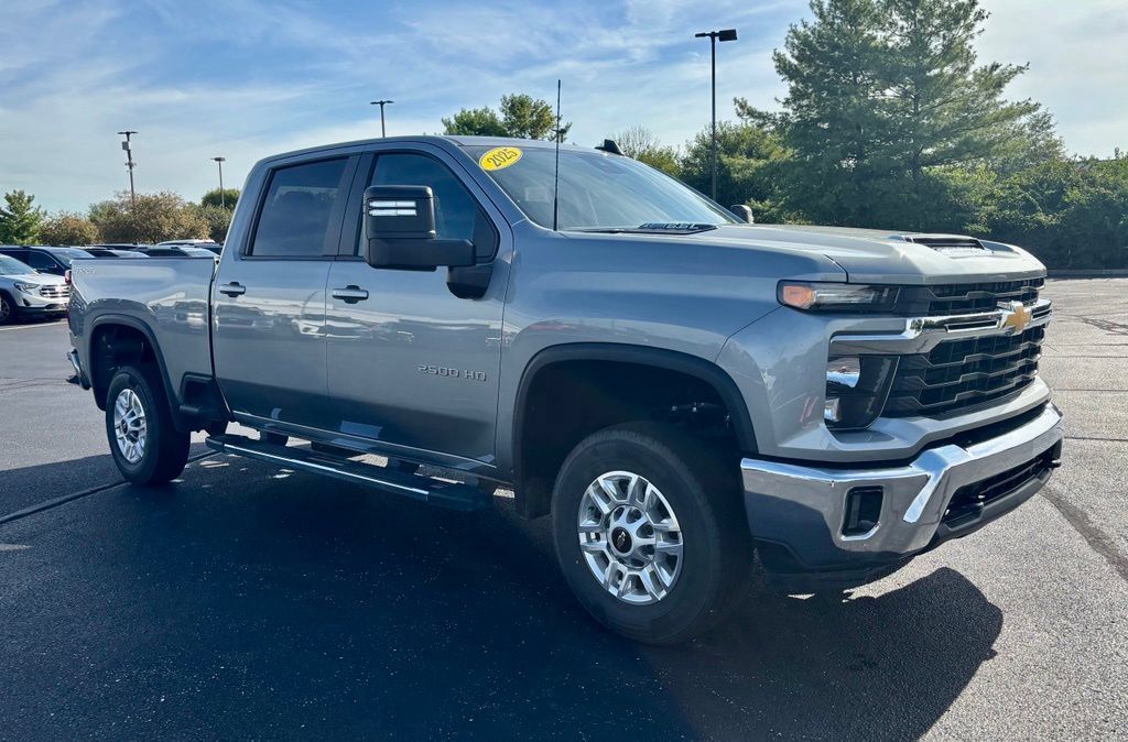 Used 2025 Chevrolet Silverado 2500 LT w/ Convenience Package AWD/4WD image 9