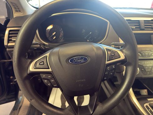 Used 2014 Ford Fusion SE FWD image 17