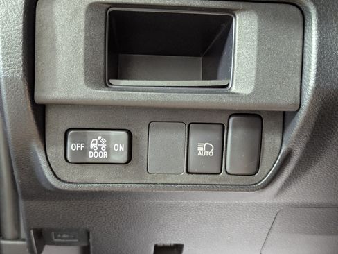 Used 2019 Toyota Tacoma SR5 RWD image 27