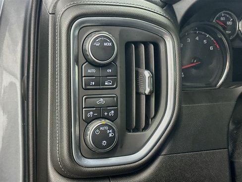 Used 2022 Chevrolet Silverado 1500 LT AWD/4WD image 17