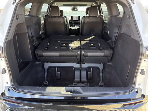Used 2023 Toyota Sienna XSE image 33