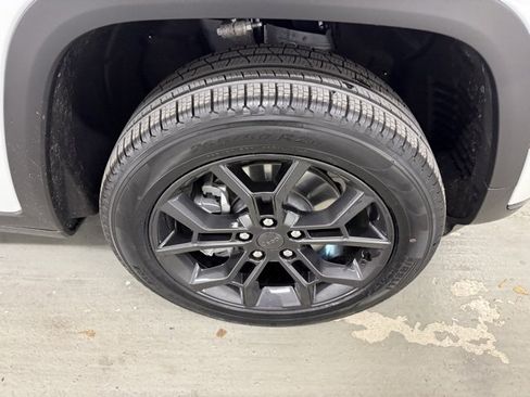 New 2025 Jeep Grand Cherokee L Limited image 4