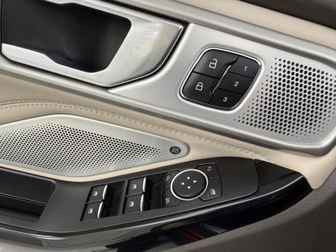 Used 2023 Ford Explorer Platinum w/ Technology Package image 12