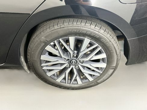 Used 2025 Nissan Altima 2.5 SV FWD image 11
