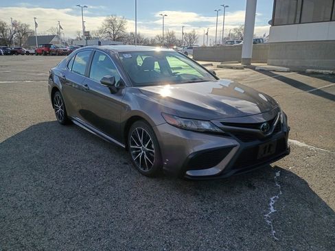 Used 2024 Toyota Camry SE image 1