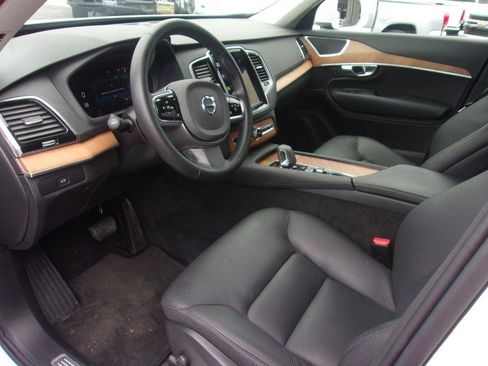 Used 2024 Volvo XC90 B5 Plus AWD/4WD image 16