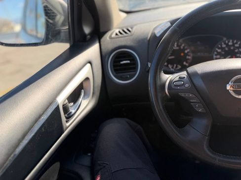 Used 2019 Nissan Pathfinder SV w/ Cargo Package FWD image 7