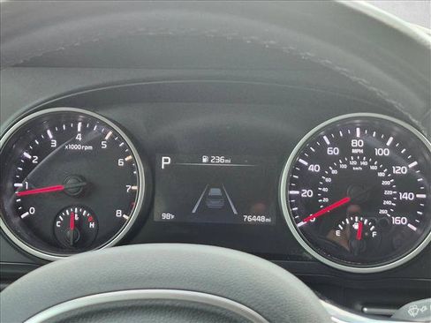 Used 2022 Kia Carnival LX FWD image 11