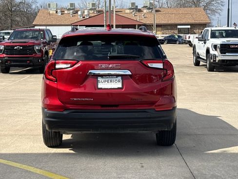 Used 2024 GMC Terrain SLE w/ Driver Convenience Package image 4