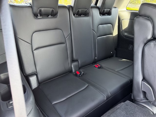 Used 2025 Nissan Pathfinder SL AWD/4WD image 17