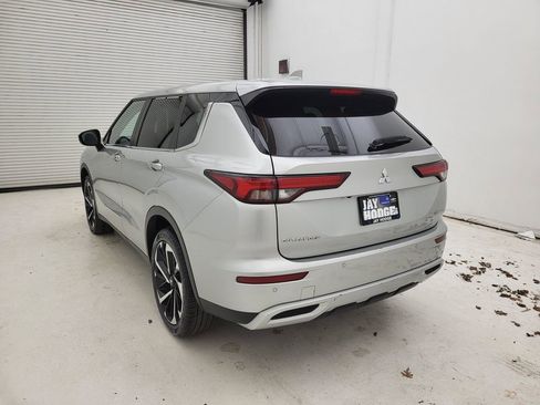 Used 2024 Mitsubishi Outlander FWD image 16