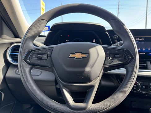 Used 2025 Chevrolet Trax LT FWD image 26