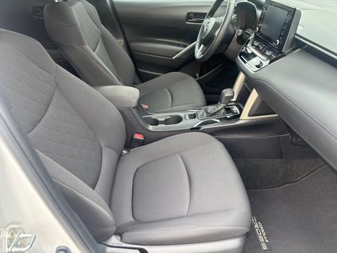 Used 2022 Toyota Corolla Cross LE FWD image 11