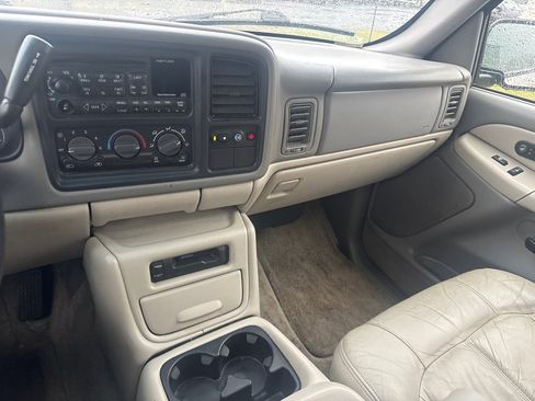 Used 2001 Chevrolet Suburban LT w/ LT Preferred Equipment Group image 17