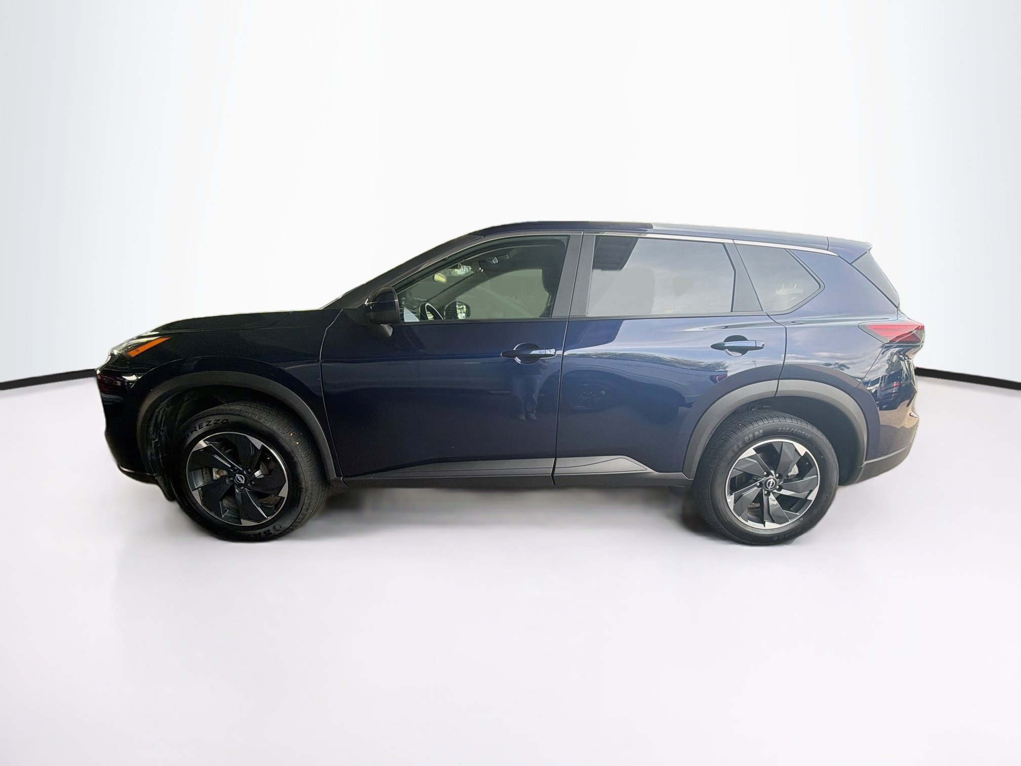 Used 2025 Nissan Rogue SV AWD/4WD image 4